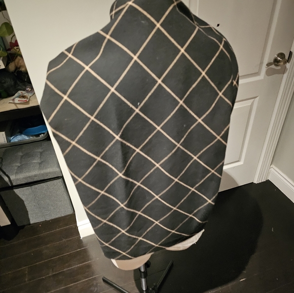 Le Chateau suit with pants and skirt - Picture 8 of 9